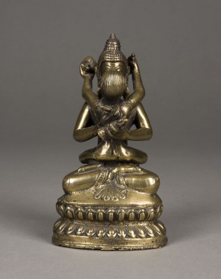 Auktion 143<br>EINE SINO-TIBETISCHE VERGOLDETE BRONZEFIGUR DES SHAKYAMUNI-BUDDHA IN YAB-YUM