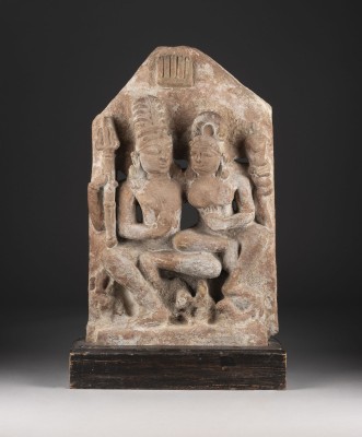 Picture EINE STELE MIT DER DARSTELLUNG VON SHIVA UND PARVATI AUS SANDSTEIN