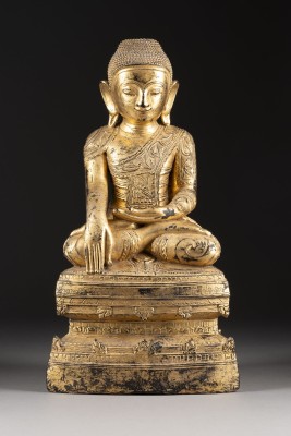 Auktion 143<br>EINE SITZENDE BUDDHAFIGUR AUS GOLDLACKIERTEM HOLZ