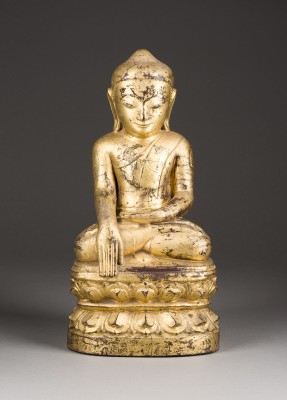 Auktion 143<br>EINE SITZENDE BUDDHAFIGUR AUS GOLDLACKIERTEM HOLZ