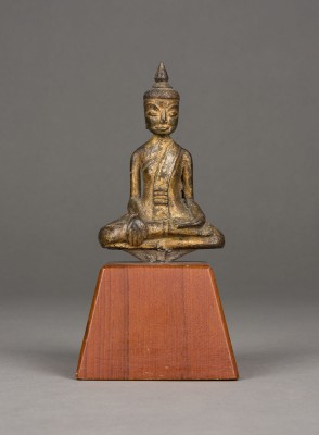 Auction 143<br>EINE SITZENDE BUDDHA-FIGUR AUS VERGOLDETER BRONZE