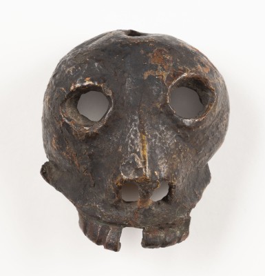 Auktion 143<br>EINE ALTE NAGA STIL METALL-SCHÄDELMASKE