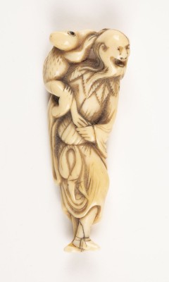 Auktion 143<br>EIN GESCHNITZTES NETSUKE VON GAMA SENNIN AUS ELFENBEIN