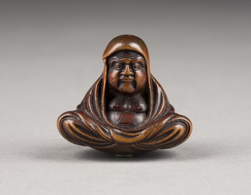 Auction 143<br>EIN HOLZGESCHNITZTES NETSUKE VON DARUMA