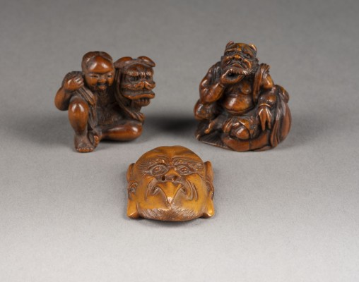 Auktion 143<br>EIN DREITEILIGES KONVOLUT VON NETSUKE