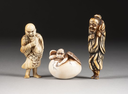 Auction 143<br>DREI GESCHNITZTE NETSUKE