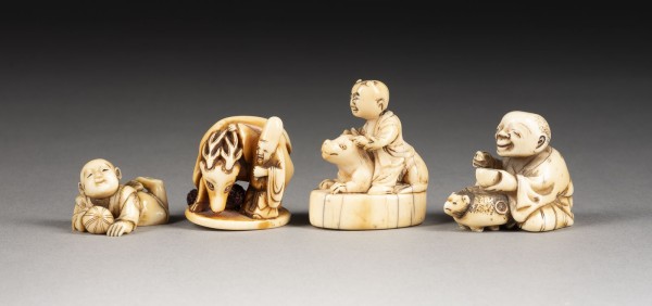 Auction 143<br>VIER GESCHNITZTE NETSUKE AUS ELFENBEIN