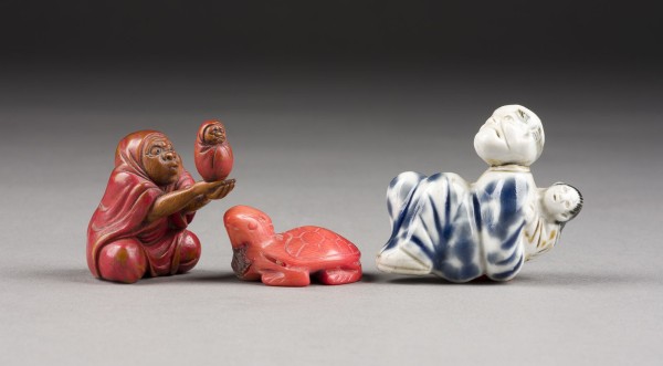 Auction 143<br>ZWEI NETSUKE UND EINE SCHNITZEREI