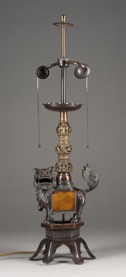 Auktion 143<br>EINE STEHLAMPE AUS BRONZE