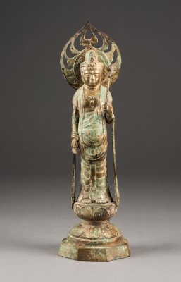 Auction 143<br>EINE VERGOLDETE FIGUR DES KANNON BOSATSU AUS BRONZE