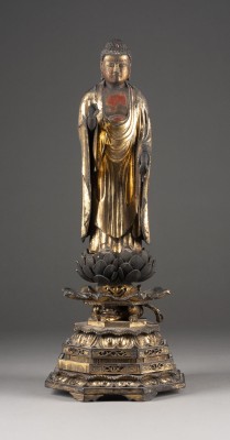 Auction 143<br>EINE VERGOLDETE HOLZFIGUR VON AMIDA NYORAI