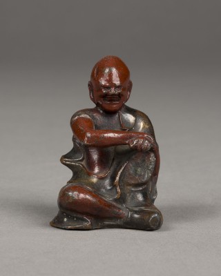Auction 143<br>EINE PATINIERTE FIGUR DES BODHIDHARMA AUS BRONZE