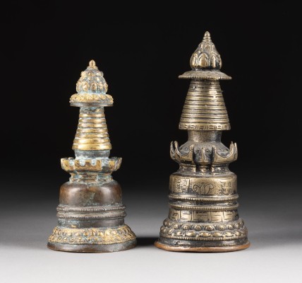 Auktion 143<br>ZWEI STUPAS AUS BRONZE