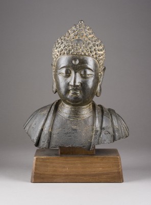 Auktion 143<br>EIN BÜSTE DES BUDDHA SHAKYAMUNI AUS BRONZE