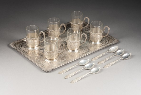 Bild DREIZEHNTEILIGES SILBERSERVICE MIT BLUMENMOTIVEN