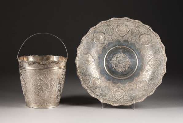 Auktion 143<br>EIN SEKTEIMER MIT VÖGELN- UND BLUMENDARSTELLUNG UND EIN TELLER MIT BLUMENDARSTELLUNG