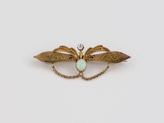Auction 146<br>OPAL BROSCHE