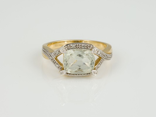 Auktion 146<br>QUARZ RING