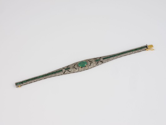 Auction 146<br>SMARAGD ARMBAND