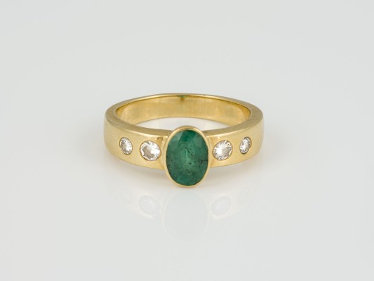 Auction 146<br>SMARAGD RING