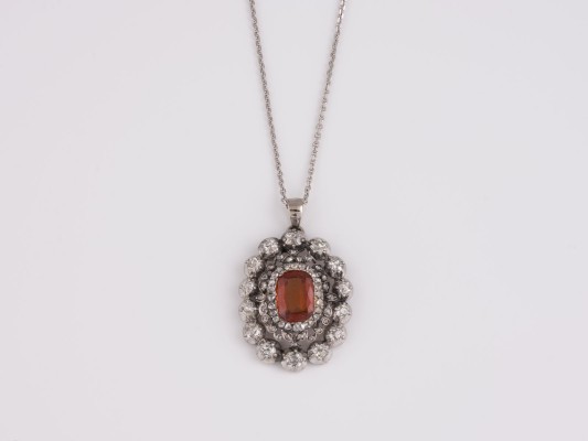 Auction 146<br>GRANAT ANHÄNGER MIT KETTE