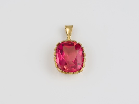 Auction 146<br>KORUND ANHÄNGER