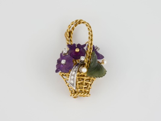Auction 146<br>AMETHYST NEPHRIT BROSCHE