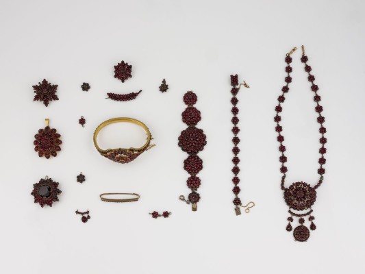 Picture GRANATSCHMUCK KONVOLUT