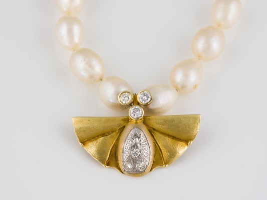 Auction 146<br>PERLENCOLLIER MIT ANHÄNGER