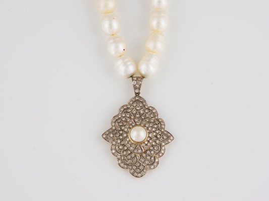 Auction 146<br>PERLEN KETTE MIT PERL BRILLANT ANHÄNGER