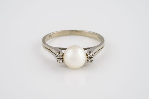 Auktion 146<br>PERLEN RING