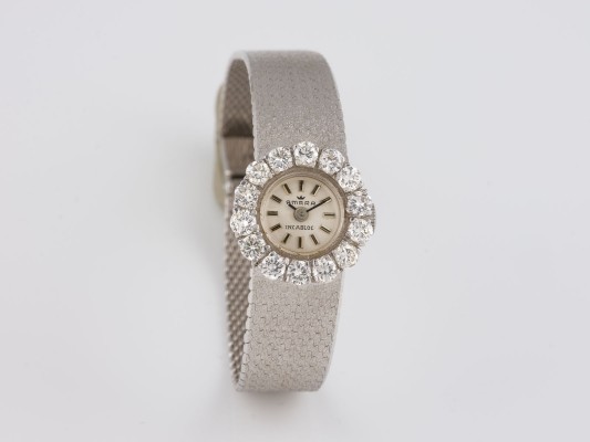 Auction 146<br>ARMBANDUHR 'AMARA'