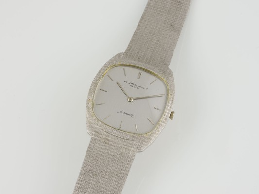 Auction 146<br>ARMBANDUHR 'AUDEMARS PIGUET TONNEAU'