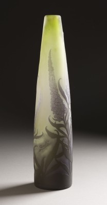 Auction 146<br>VASE MIT LUPIN