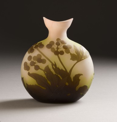 Auction 146<br>VASE MIT SCHEINREBEN