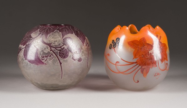 Auction 146<br>ZWEI KUGELIGE VASEN