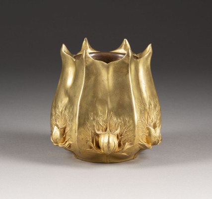 Auction 146<br>VASE MIT DISTELN-DEKOR