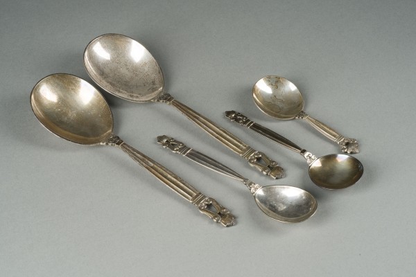Auction 146<br>FÜNF-TEILIGES LÖFFELSET 'ACORN'