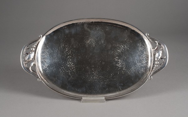 Auktion 146<br>OVALES HENKELTABLETT GEORG JENSEN 'BLOSSOM'