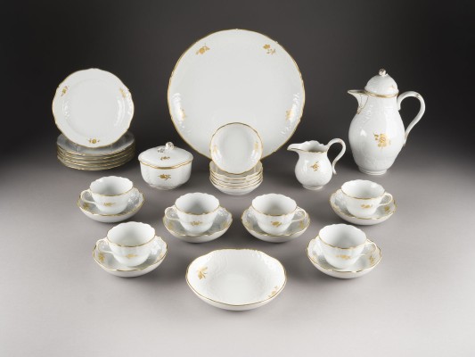 Auktion 146<br>29-TEILIGES KAFFEESERVICE 'GOLDBLUME'