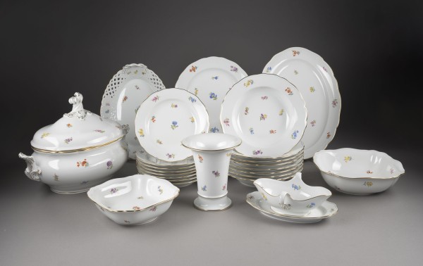 Auction 146<br>61-TEILIGES SPEISE- UND KAFFEESERVICE 'STREUBLUMEN'
