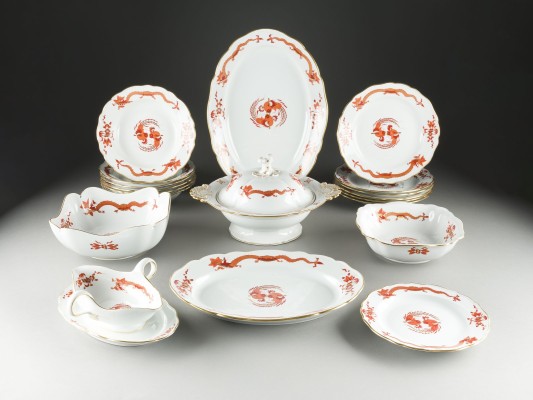 Auction 146<br>19-TEILIGES SPEISESERVICE 'ROTER HOFDRACHE'