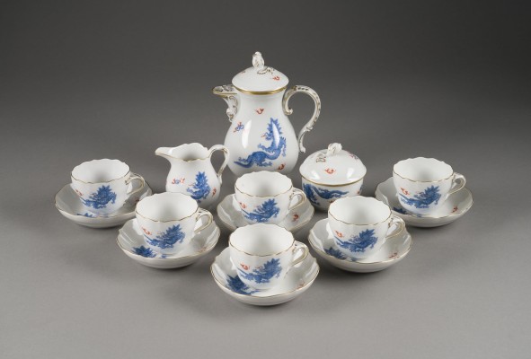Auction 146<br>15-TEILIGES MOKKASERVICE 'BLAUER MING-DRACHE'