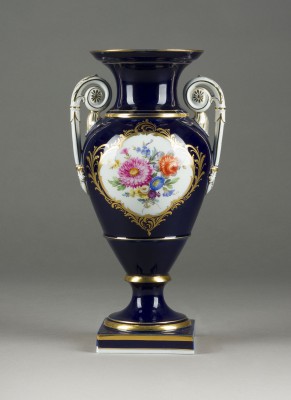 Auktion 146<br>AMPHORENVASE MIT BLUMENMALEREI