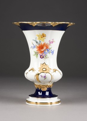 Auction 146<br>MEISSENER PRUNKVASE 'BLUMENMALEREI'