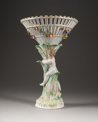 Auction 146<br>FIGÜRLICHER TAFELAUFSATZ MIT PUTTO