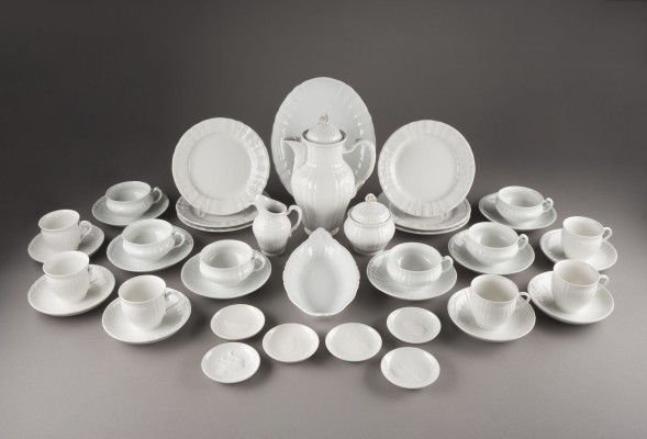 Auction 146<br>41-TEILIGES KAFFEE-/TEESERVICE 'KPM - ANTIKZIERAT'