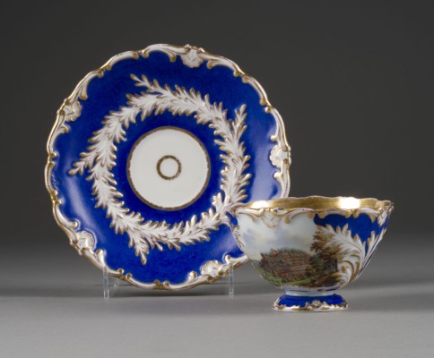 Auction 146<br>BIEDERMEIER-TASSE MIT UNTERTASSE MIT ANISCHT VON OYBIN