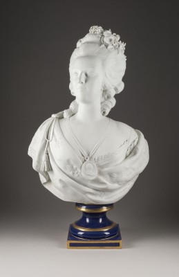 Auction 146<br>GROSSE BÜSTE 'MARIE ANTOINETTE'