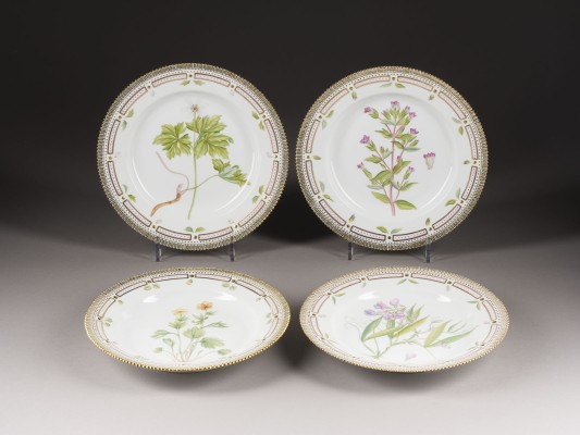 Auction 146<br>VIER SPEISETELLER 'FLORA DANICA'